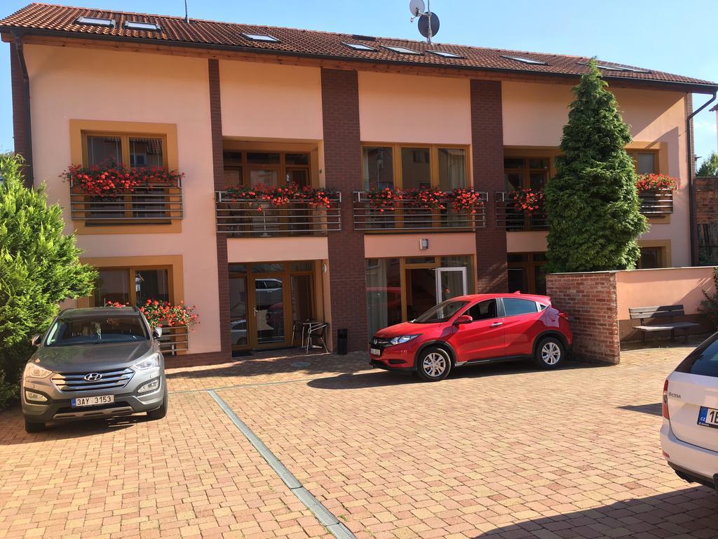 Hotel City Pardubice Exterior foto